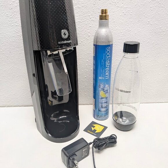 SodaStream Spirit One Touch Soda Maker w/ Bottle, empty Co2 cylinder and Cord - Picture 1 of 9